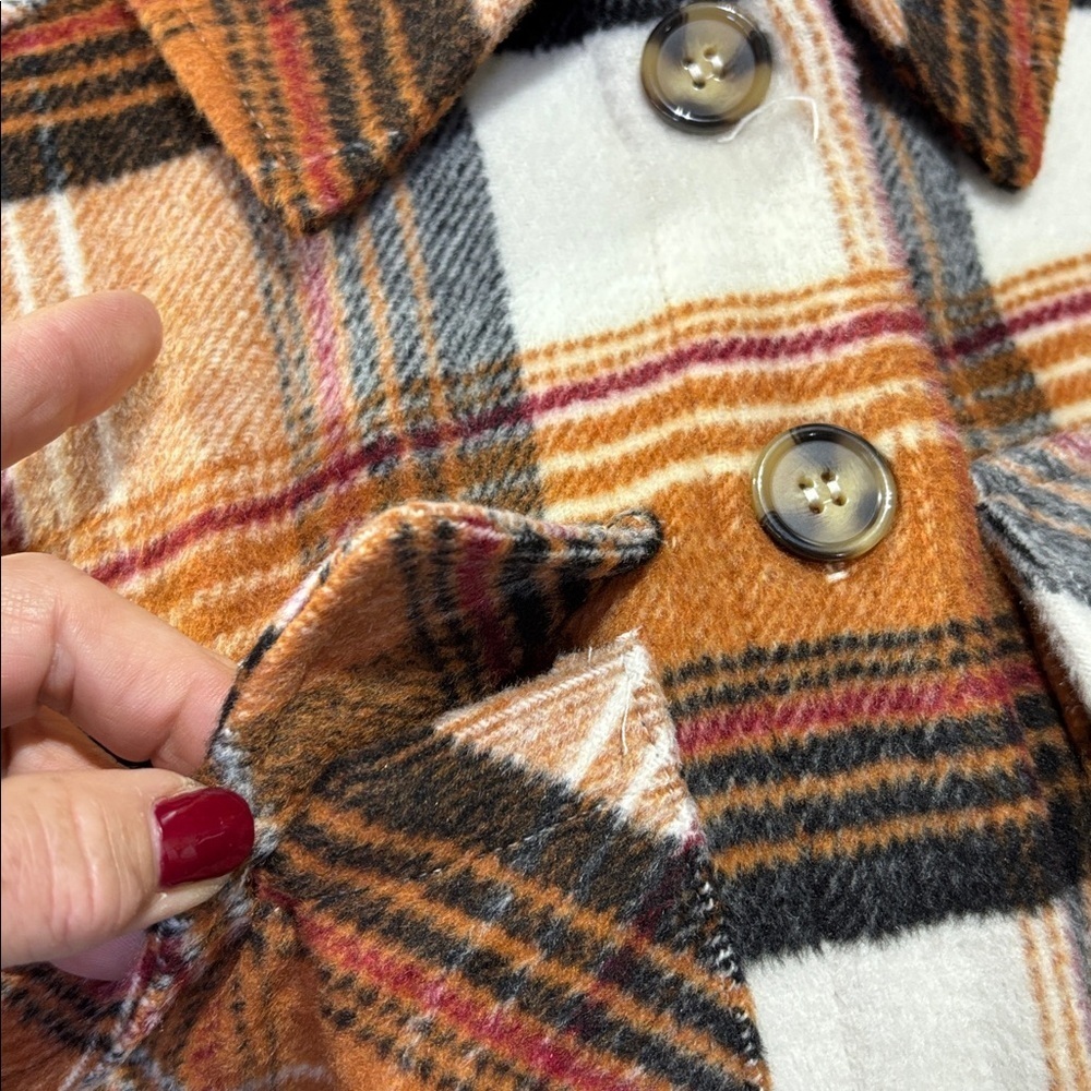 Sabrina Lauren Shacket,fringe hemline, button chest pockets,plaid - Picture 4 of 9